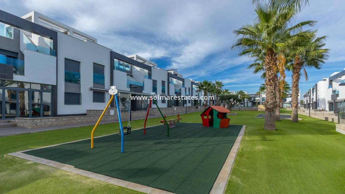 2 chambre Appartement à vendre à Punta Prima avec piscine - 289 900 € (Ref: 9401762)