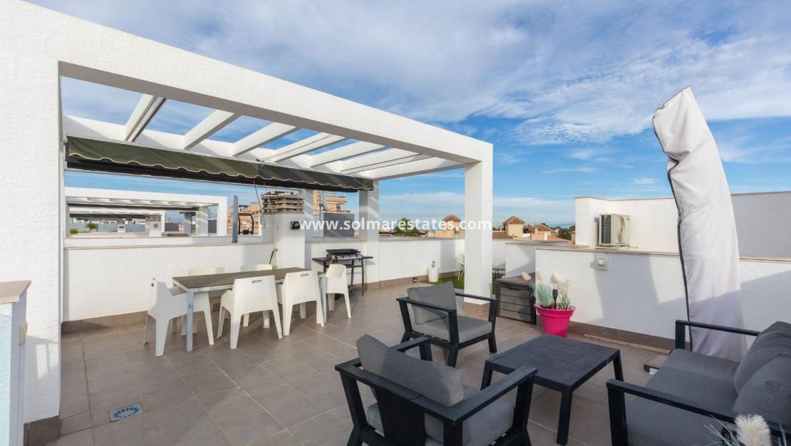 2 chambre Appartement à vendre à Punta Prima avec piscine - 269 900 € (Ref: 9401762)
