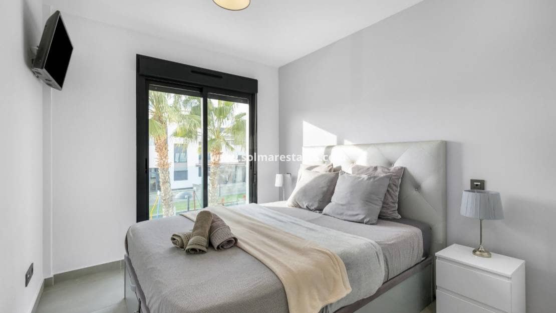 2 chambre Appartement à vendre à Punta Prima avec piscine - 269 900 € (Ref: 9401762)