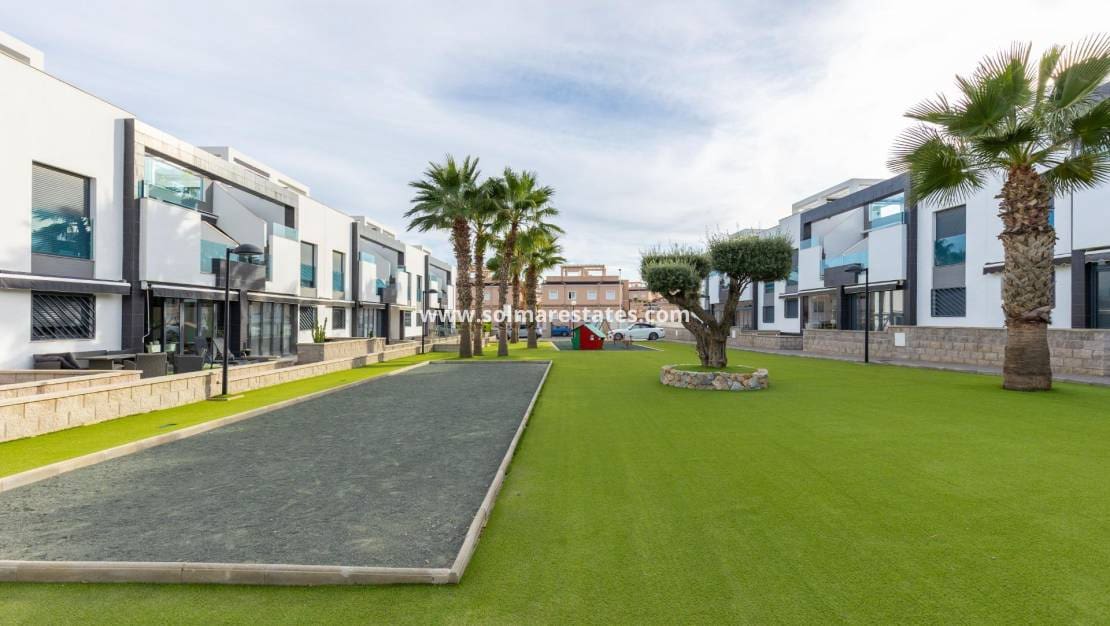 2 chambre Appartement à vendre à Punta Prima avec piscine - 269 900 € (Ref: 9401762)