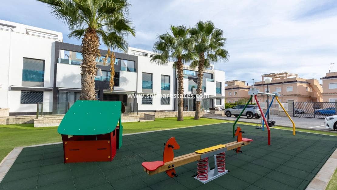 2 chambre Appartement à vendre à Punta Prima avec piscine - 269 900 € (Ref: 9401762)