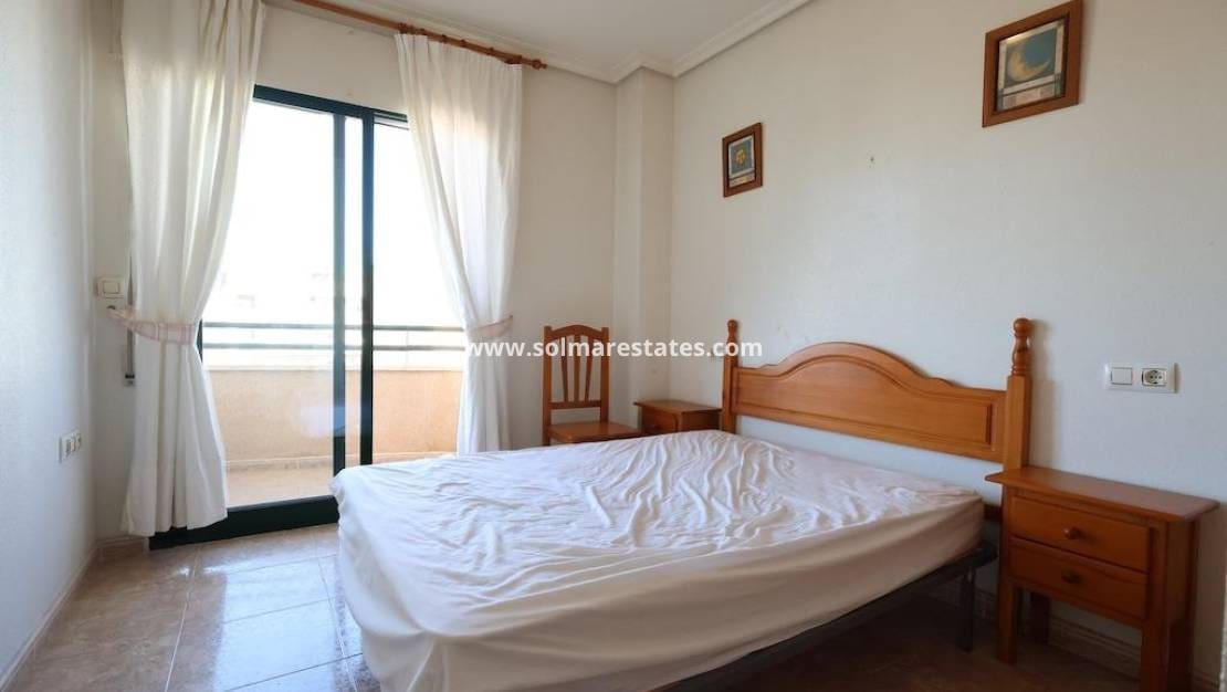 2 makuuhuone Huoneisto myytävänä paikassa Cabo Roig mukana uima-altaan - 160 000 € (Ref: 9402534)