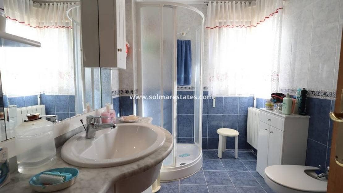 5 slaapkamer Villa te koop in Villamartin met zwembad - € 850.000 (Ref: 9402535)