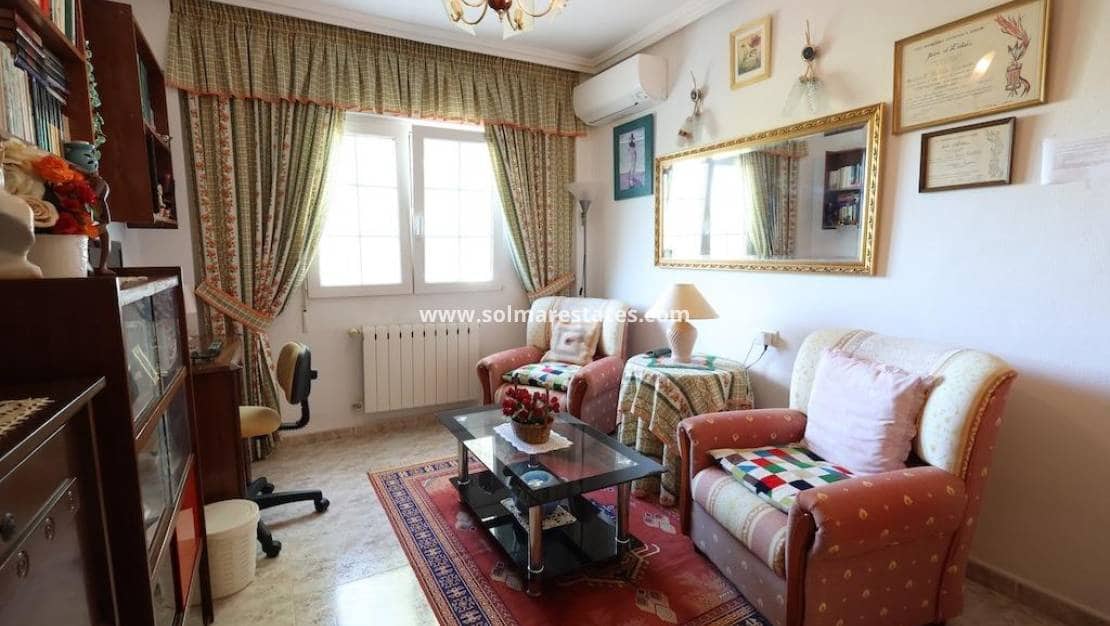 5 slaapkamer Villa te koop in Villamartin met zwembad - € 850.000 (Ref: 9402535)
