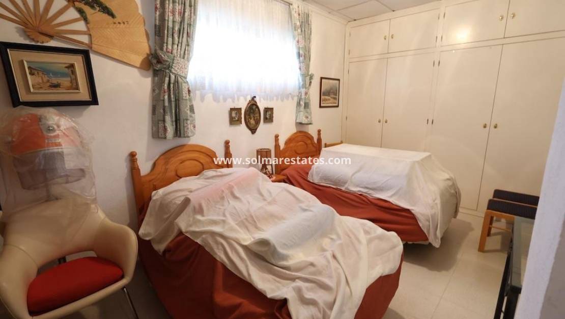 5 slaapkamer Villa te koop in Villamartin met zwembad - € 850.000 (Ref: 9402535)