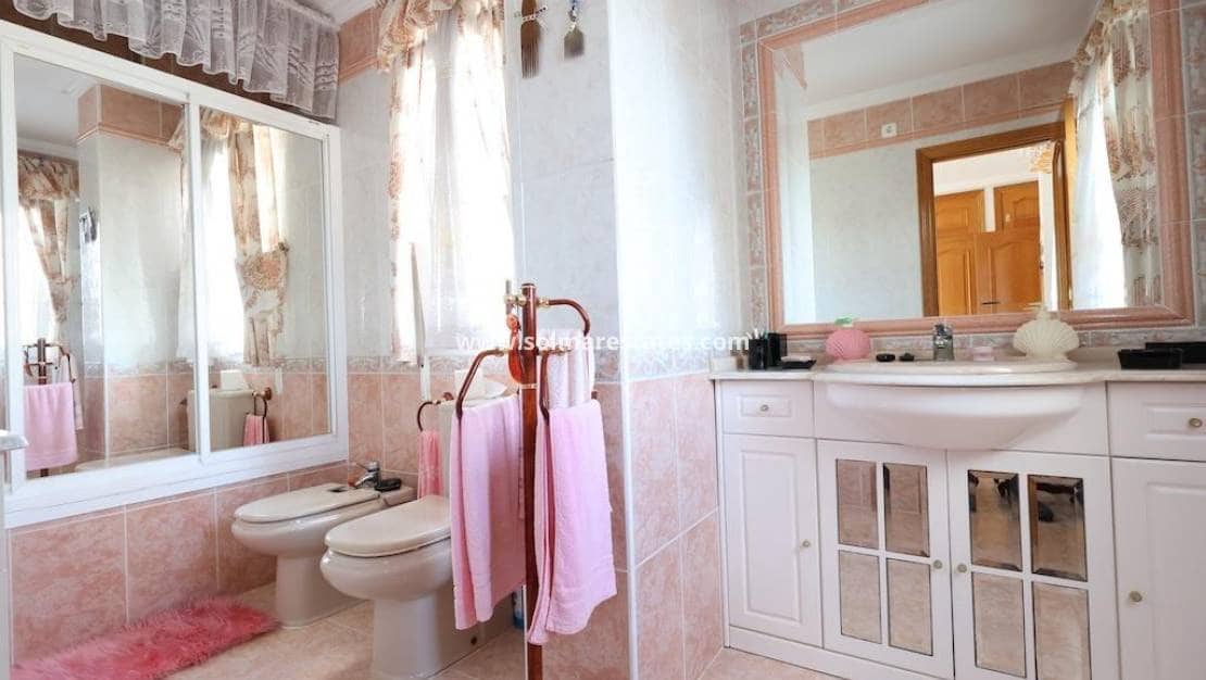 5 slaapkamer Villa te koop in Villamartin met zwembad - € 850.000 (Ref: 9402535)