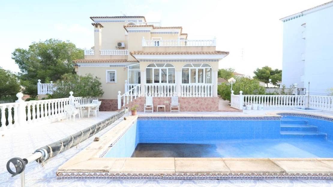 5 slaapkamer Villa te koop in Villamartin met zwembad - € 850.000 (Ref: 9402535)