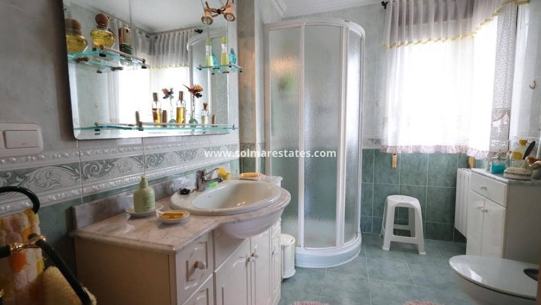 5 slaapkamer Villa te koop in Villamartin met zwembad - € 850.000 (Ref: 9402535)