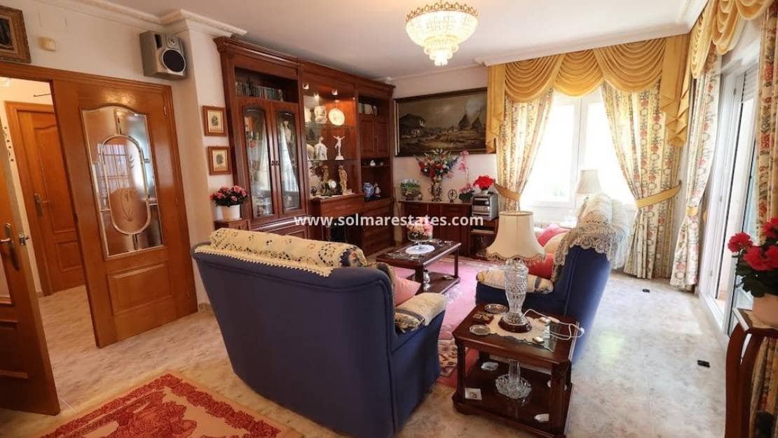 5 slaapkamer Villa te koop in Villamartin met zwembad - € 850.000 (Ref: 9402535)