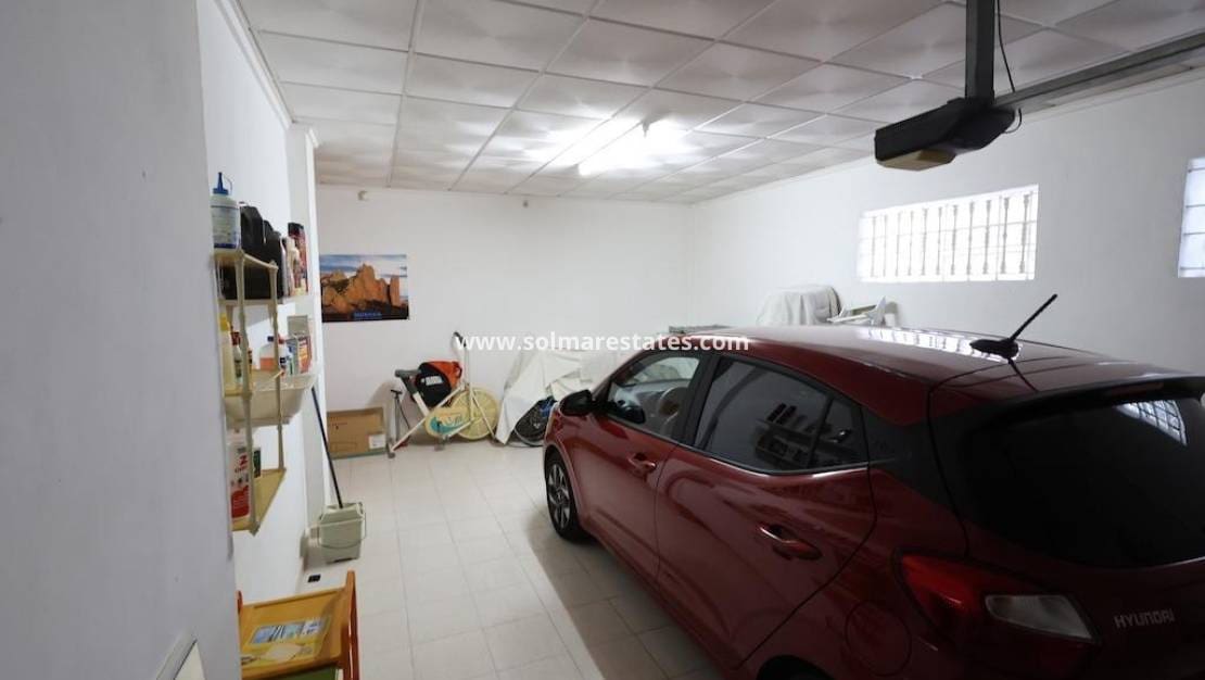 5 slaapkamer Villa te koop in Villamartin met zwembad - € 850.000 (Ref: 9402535)