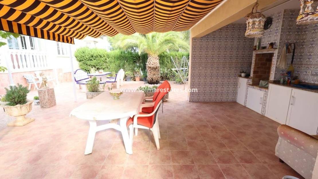 5 slaapkamer Villa te koop in Villamartin met zwembad - € 850.000 (Ref: 9402535)