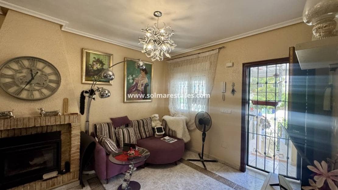 3 soverom Kjedet enebolig til salgs i Playa Flamenca med svømmebasseng - € 229 995 (Ref: 9404628)