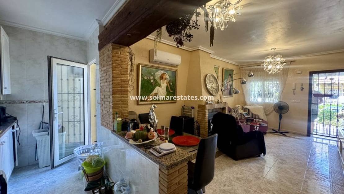 3 soverom Kjedet enebolig til salgs i Playa Flamenca med svømmebasseng - € 229 995 (Ref: 9404628)