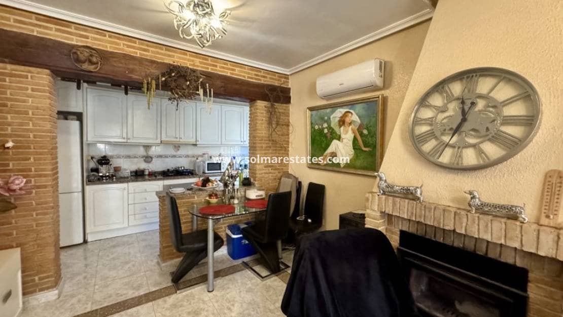 3 soverom Kjedet enebolig til salgs i Playa Flamenca med svømmebasseng - € 229 995 (Ref: 9404628)