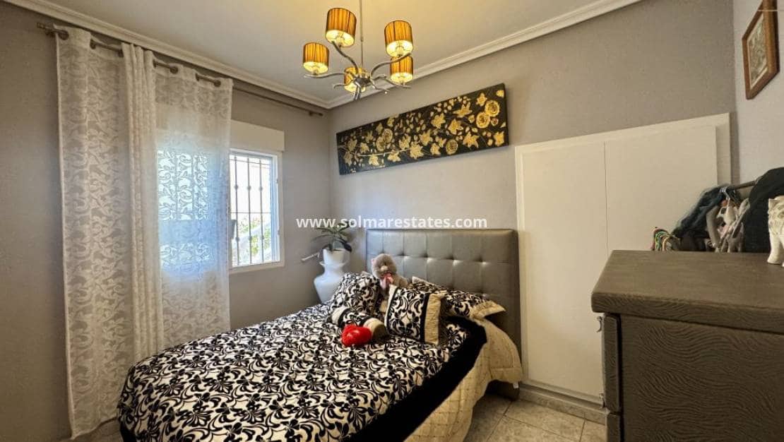 3 soverom Kjedet enebolig til salgs i Playa Flamenca med svømmebasseng - € 229 995 (Ref: 9404628)