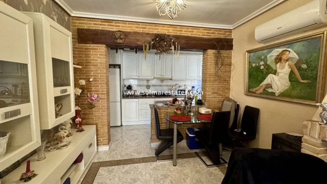 3 soverom Kjedet enebolig til salgs i Playa Flamenca med svømmebasseng - € 229 995 (Ref: 9404628)