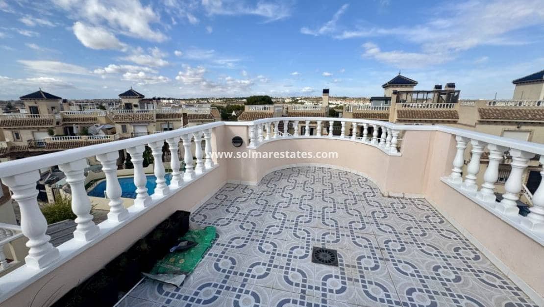 3 soverom Kjedet enebolig til salgs i Playa Flamenca med svømmebasseng - € 229 995 (Ref: 9404628)