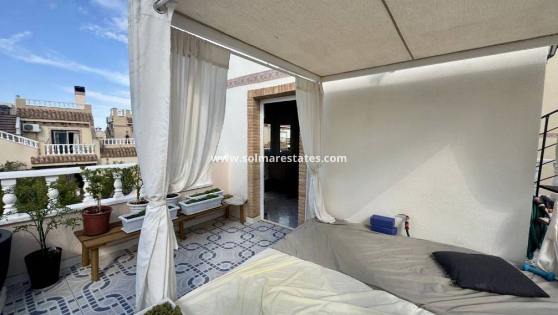 3 soverom Kjedet enebolig til salgs i Playa Flamenca med svømmebasseng - € 229 995 (Ref: 9404628)