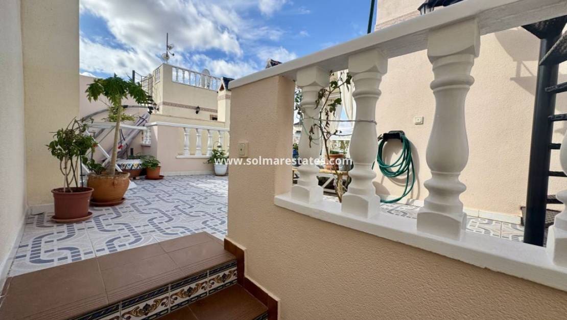 3 soverom Kjedet enebolig til salgs i Playa Flamenca med svømmebasseng - € 229 995 (Ref: 9404628)