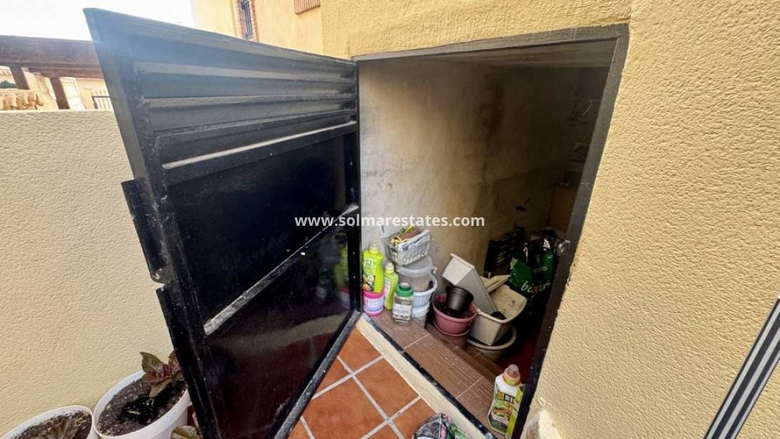 3 soverom Kjedet enebolig til salgs i Playa Flamenca med svømmebasseng - € 229 995 (Ref: 9404628)