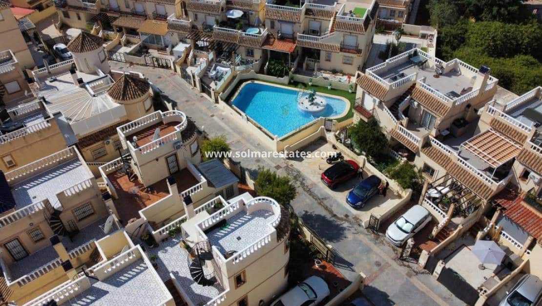 3 soverom Kjedet enebolig til salgs i Playa Flamenca med svømmebasseng - € 229 995 (Ref: 9404628)