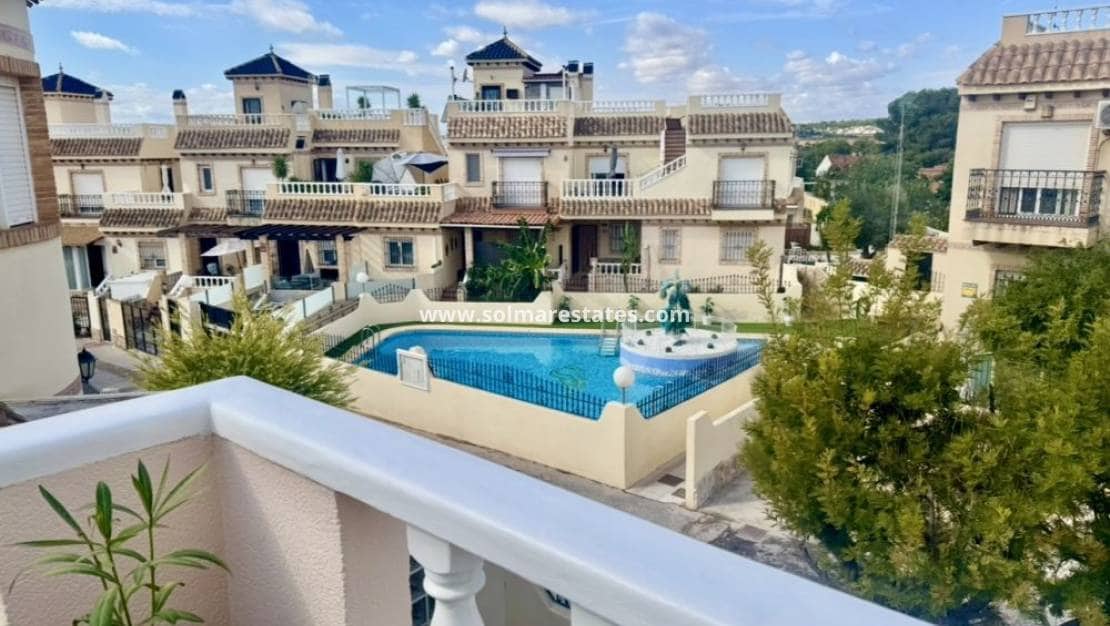 3 soverom Kjedet enebolig til salgs i Playa Flamenca med svømmebasseng - € 229 995 (Ref: 9404628)