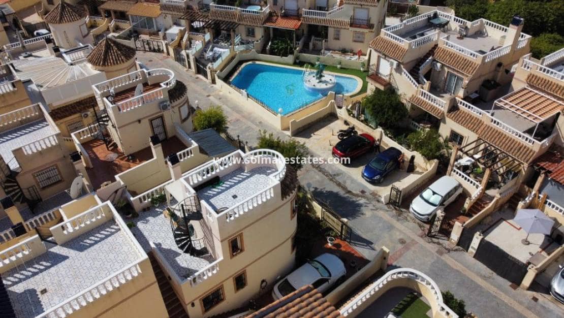 3 soverom Kjedet enebolig til salgs i Playa Flamenca med svømmebasseng - € 229 995 (Ref: 9404628)