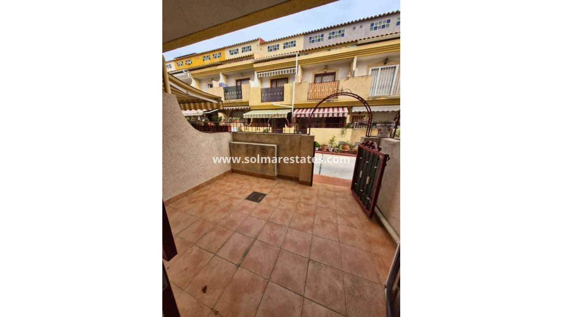 3 slaapkamer Huis te koop in Playa Flamenca met zwembad - € 165.000 (Ref: 9409382)