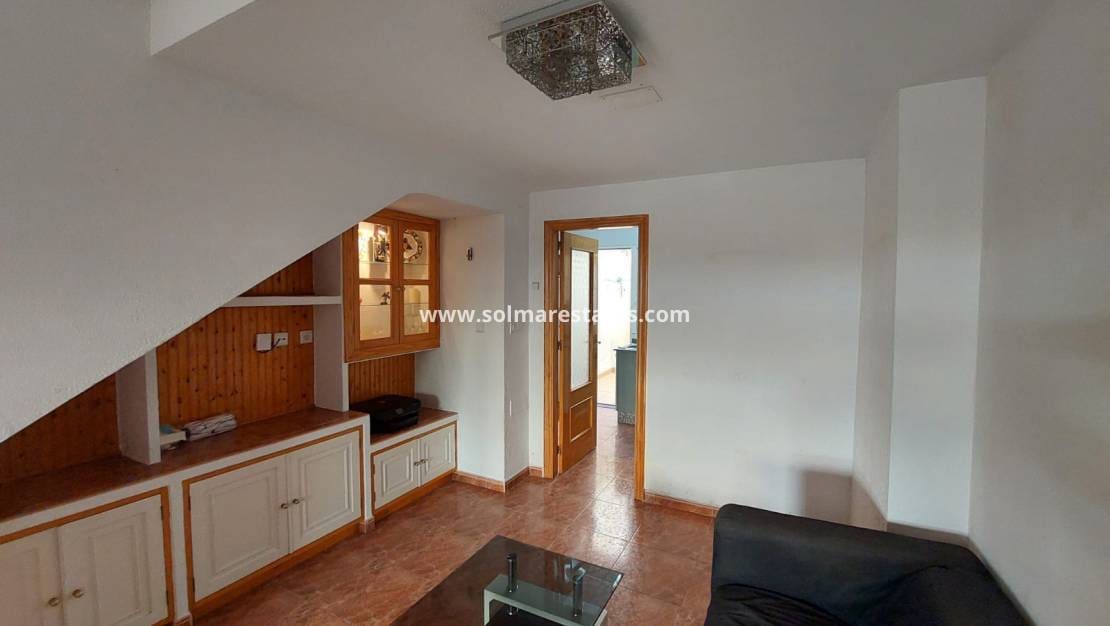 3 makuuhuone Omakotitalo myytävänä paikassa Playa Flamenca mukana uima-altaan - 165 000 € (Ref: 9409382)