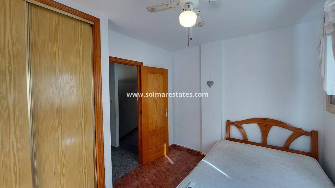 3 makuuhuone Omakotitalo myytävänä paikassa Playa Flamenca mukana uima-altaan - 165 000 € (Ref: 9409382)