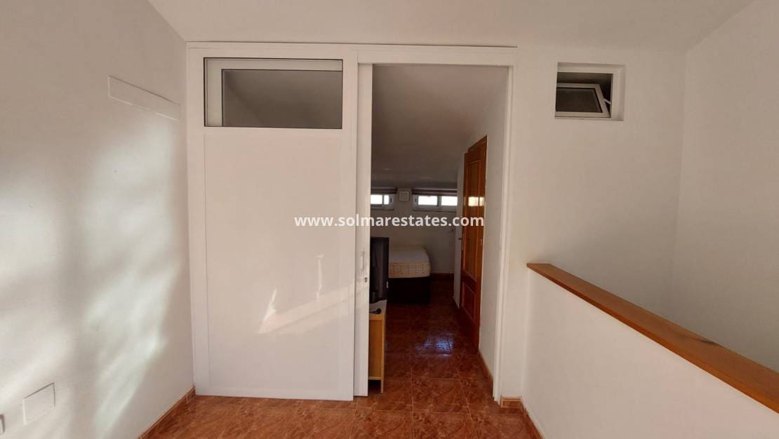 3 makuuhuone Omakotitalo myytävänä paikassa Playa Flamenca mukana uima-altaan - 165 000 € (Ref: 9409382)