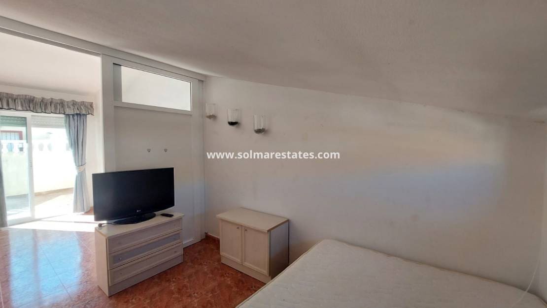 3 makuuhuone Omakotitalo myytävänä paikassa Playa Flamenca mukana uima-altaan - 165 000 € (Ref: 9409382)