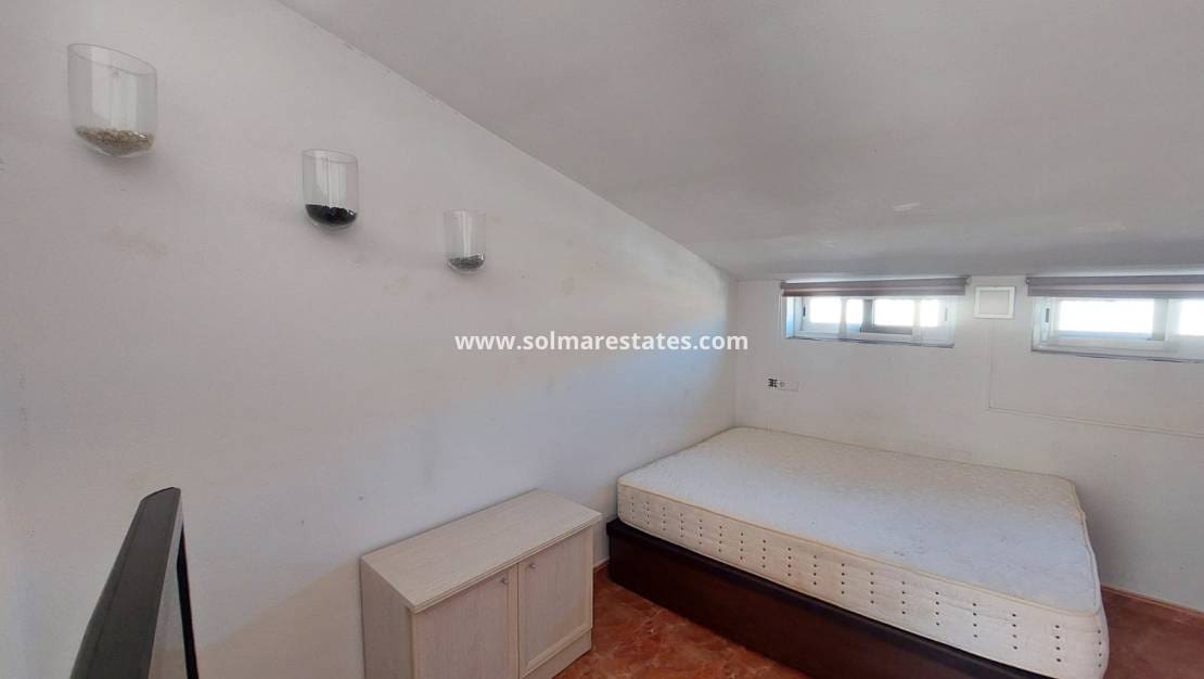 3 makuuhuone Omakotitalo myytävänä paikassa Playa Flamenca mukana uima-altaan - 165 000 € (Ref: 9409382)