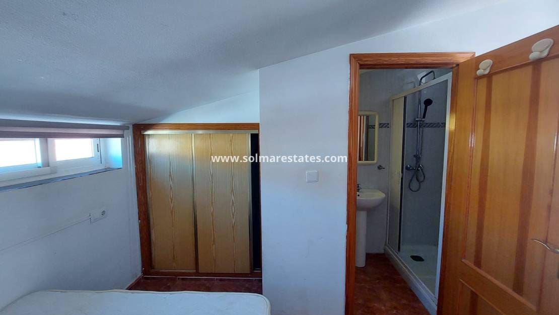 3 makuuhuone Omakotitalo myytävänä paikassa Playa Flamenca mukana uima-altaan - 165 000 € (Ref: 9409382)