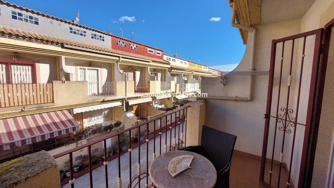 3 makuuhuone Omakotitalo myytävänä paikassa Playa Flamenca mukana uima-altaan - 165 000 € (Ref: 9409382)