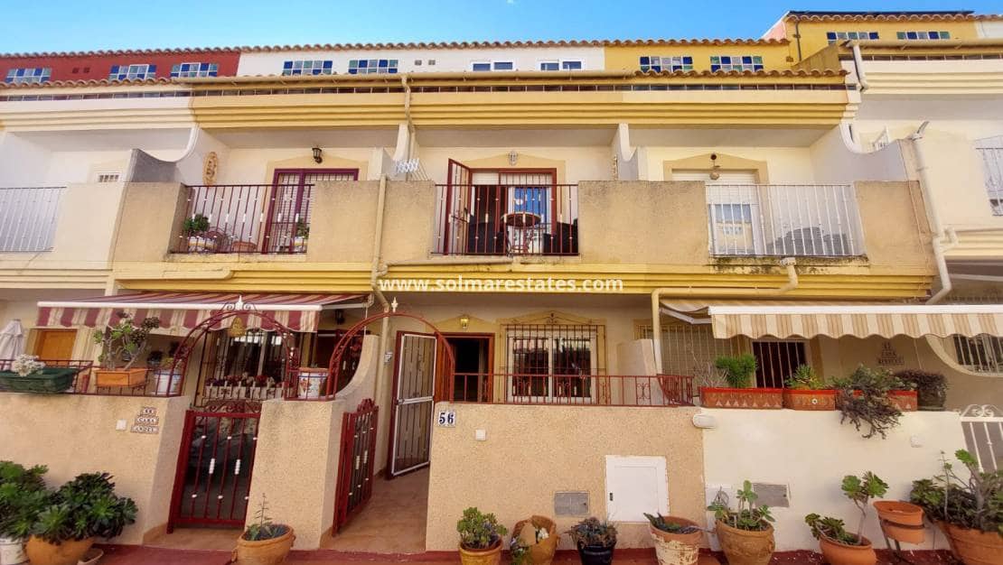 3 makuuhuone Omakotitalo myytävänä paikassa Playa Flamenca mukana uima-altaan - 165 000 € (Ref: 9409382)