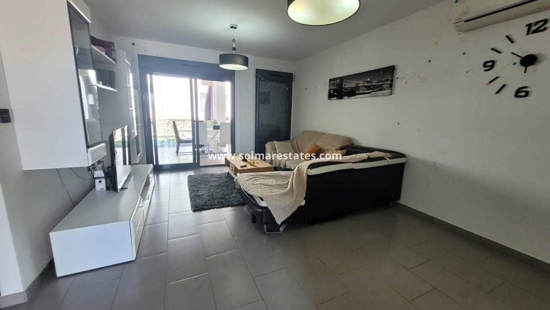 2 slaapkamer Appartement te koop in La Zenia met zwembad - € 289.000 (Ref: 9409929)