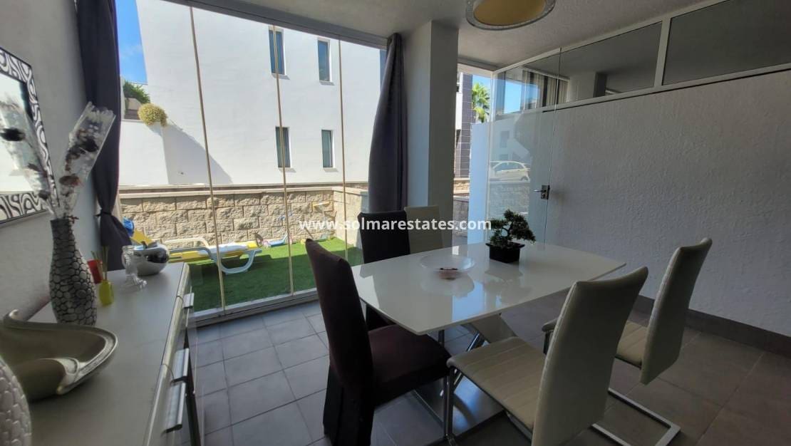 2 slaapkamer Appartement te koop in La Zenia met zwembad - € 289.000 (Ref: 9409929)