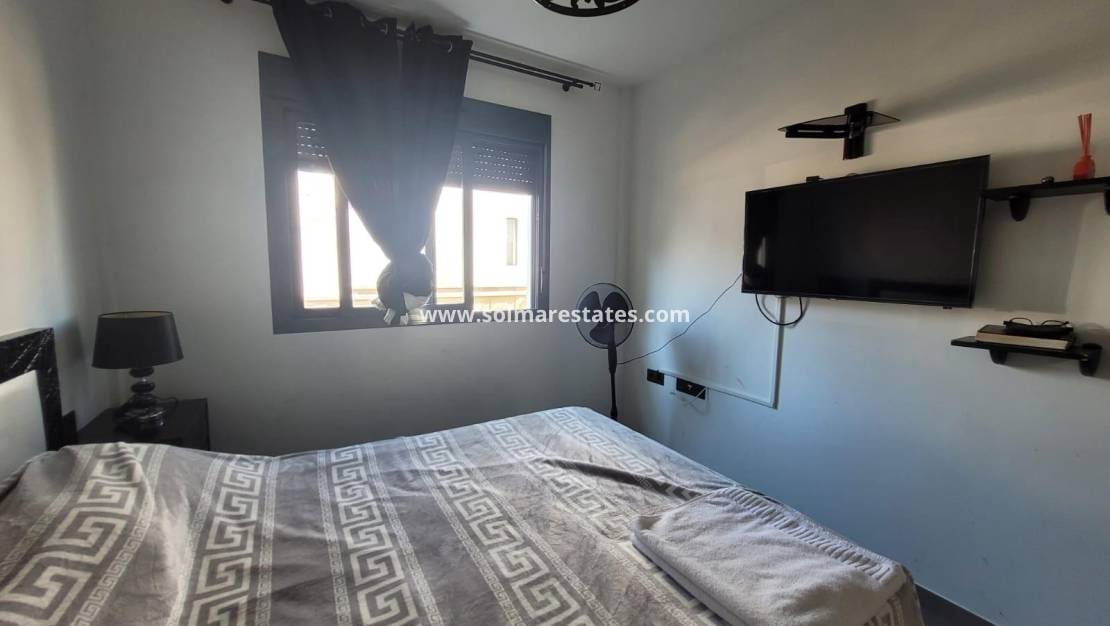 2 slaapkamer Appartement te koop in La Zenia met zwembad - € 289.000 (Ref: 9409929)