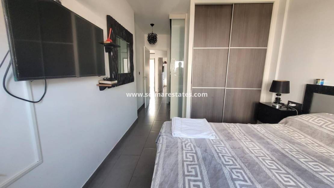 2 slaapkamer Appartement te koop in La Zenia met zwembad - € 289.000 (Ref: 9409929)