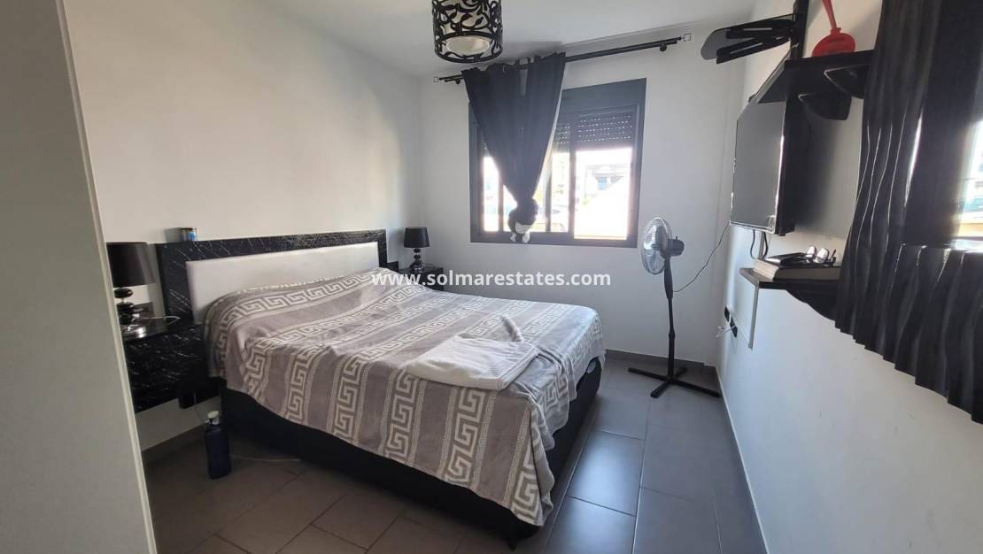 2 slaapkamer Appartement te koop in La Zenia met zwembad - € 289.000 (Ref: 9409929)