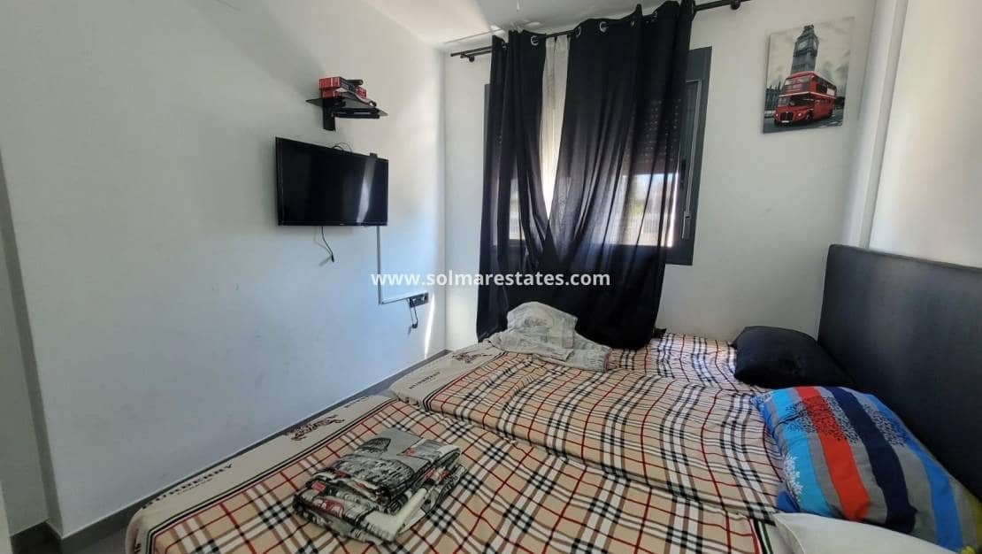 2 slaapkamer Appartement te koop in La Zenia met zwembad - € 289.000 (Ref: 9409929)