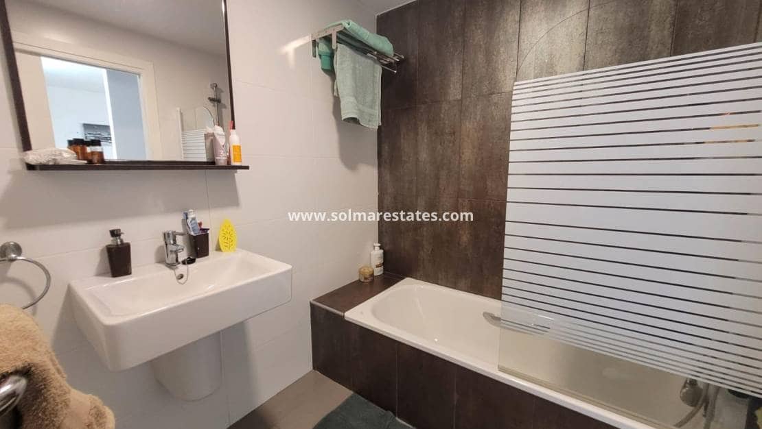 2 slaapkamer Appartement te koop in La Zenia met zwembad - € 289.000 (Ref: 9409929)