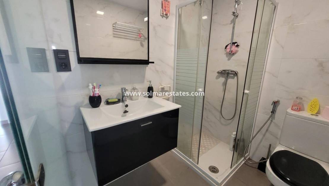 2 slaapkamer Appartement te koop in La Zenia met zwembad - € 289.000 (Ref: 9409929)