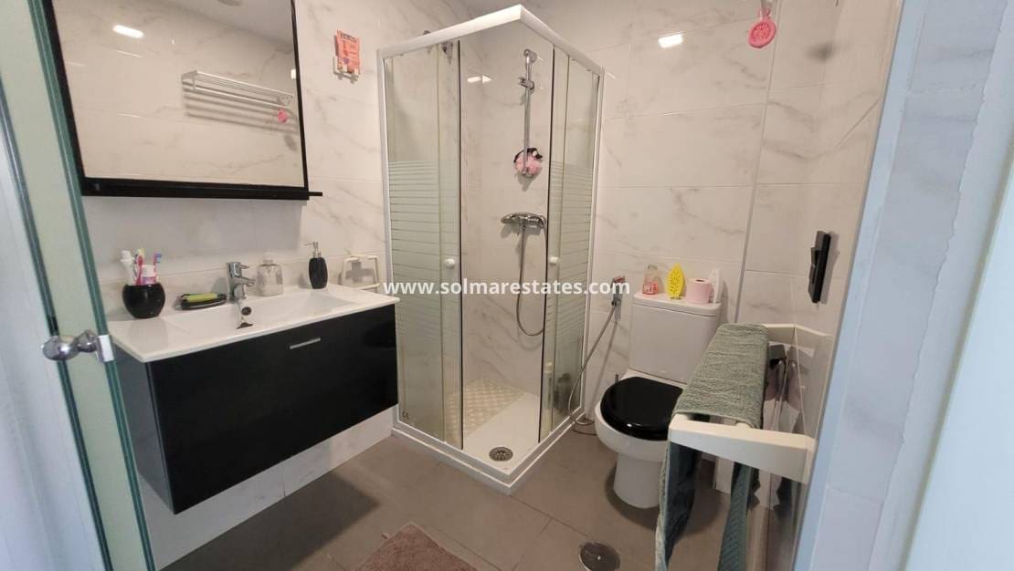 2 slaapkamer Appartement te koop in La Zenia met zwembad - € 289.000 (Ref: 9409929)
