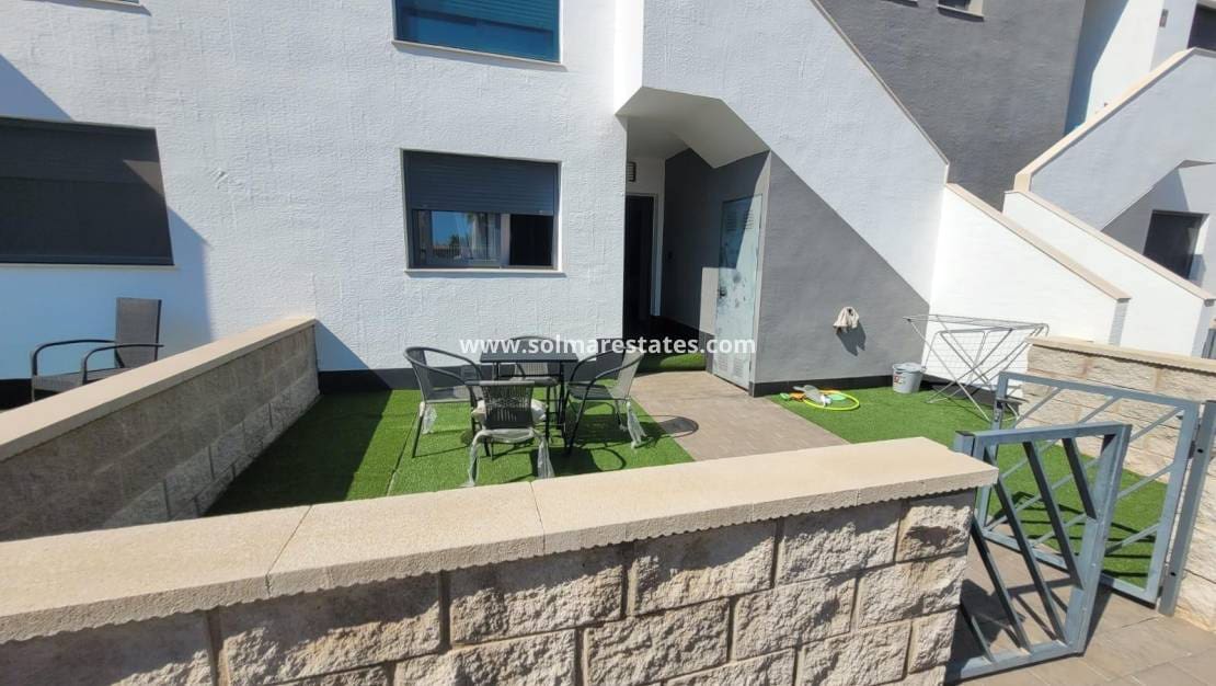 2 slaapkamer Appartement te koop in La Zenia met zwembad - € 289.000 (Ref: 9409929)