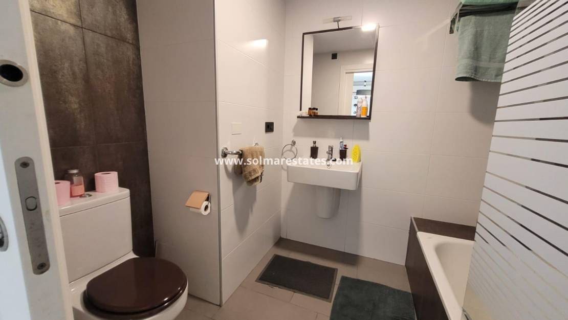 2 slaapkamer Appartement te koop in La Zenia met zwembad - € 289.000 (Ref: 9409929)