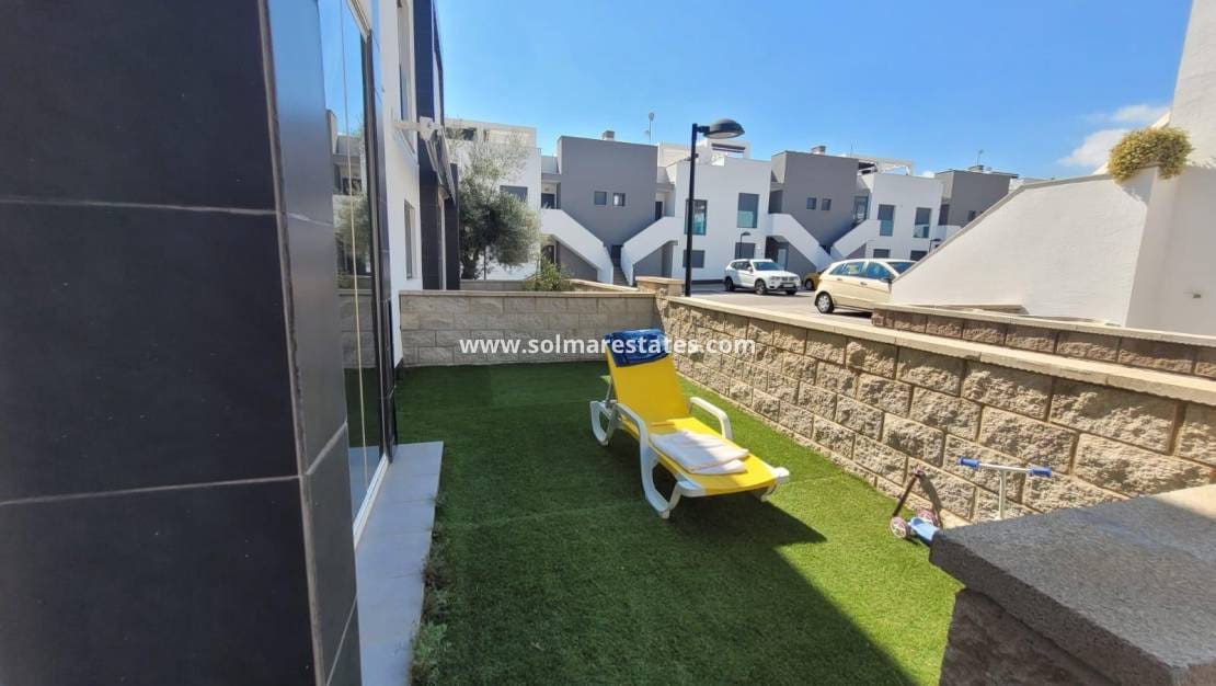 2 slaapkamer Appartement te koop in La Zenia met zwembad - € 289.000 (Ref: 9409929)