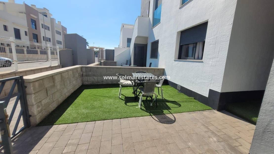 2 slaapkamer Appartement te koop in La Zenia met zwembad - € 289.000 (Ref: 9409929)