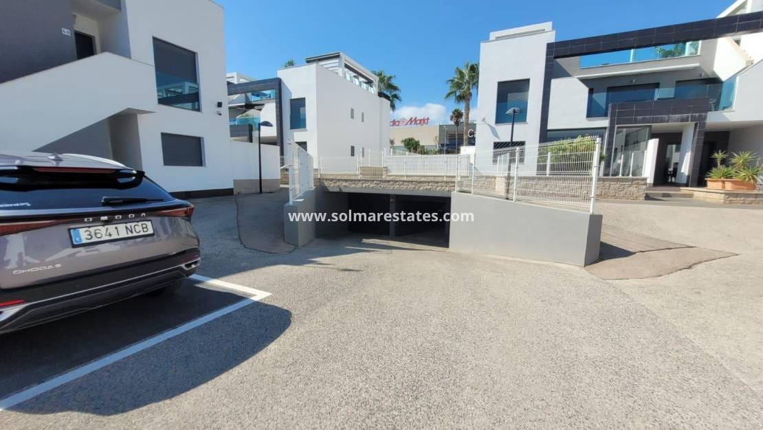 2 slaapkamer Appartement te koop in La Zenia met zwembad - € 289.000 (Ref: 9409929)